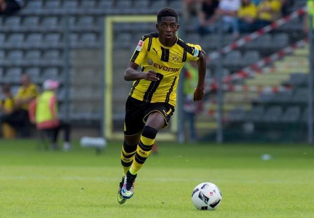 领取巴萨队史最受喜爱球员奖，梅西：巴塞罗那是我的家