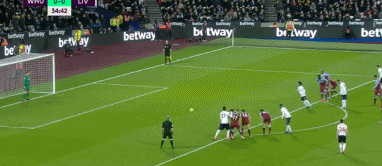 大连英博外援拉布亚德离队，本赛季表现起伏，遭质疑，终与俱乐部解约。