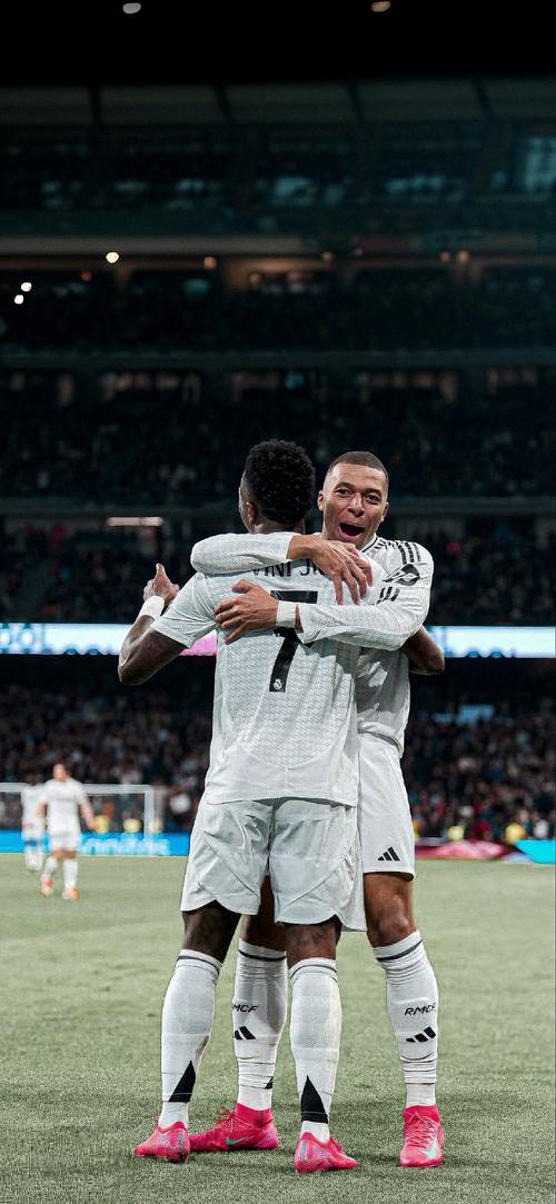 国米大胜晋级三喜临门！迪乌夫摆脱水货标签，奥西利奥亮明牌