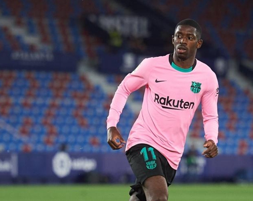 埃利奥特晒内马尔与梅西的球星卡，并配上了GOAT的emoji